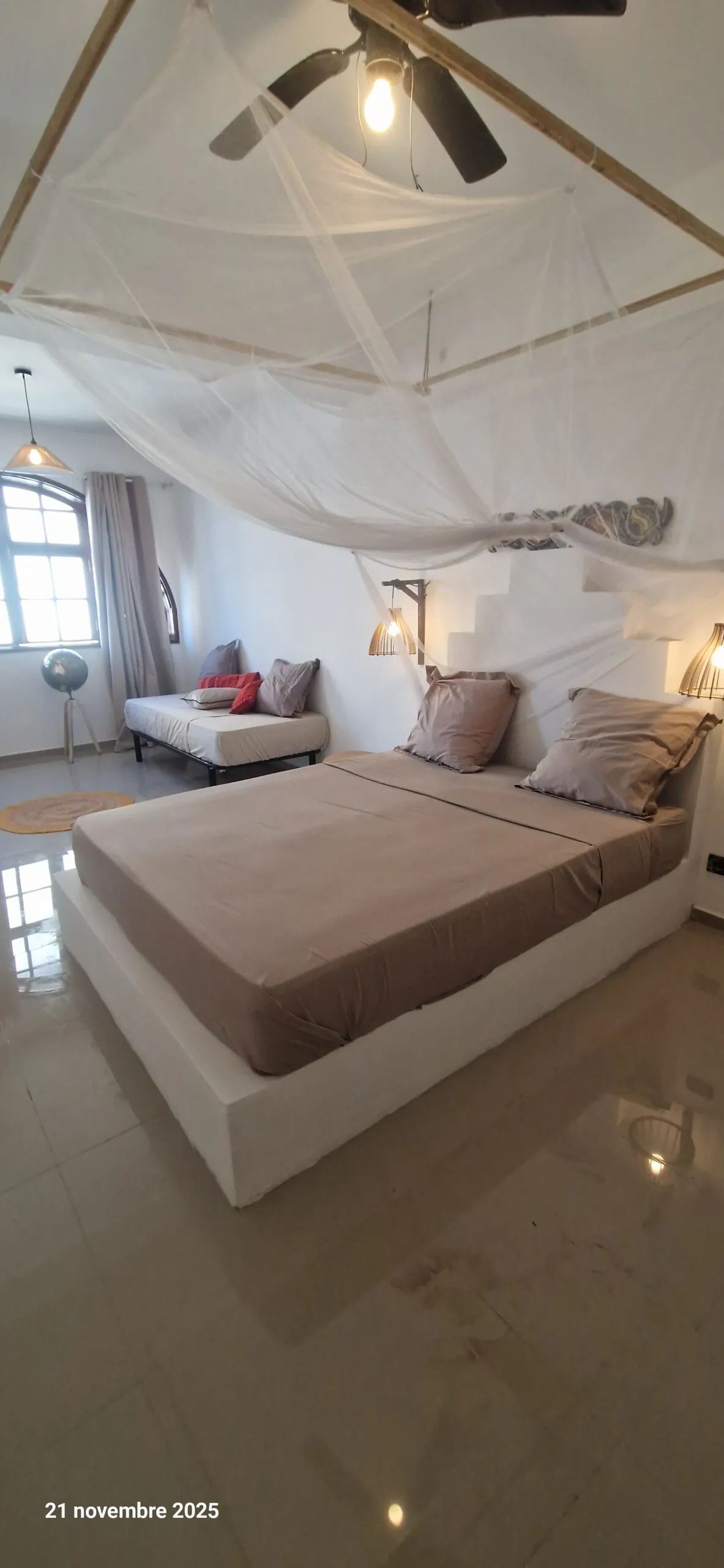 FOGO Deluxe Room: double bed with mosquito net